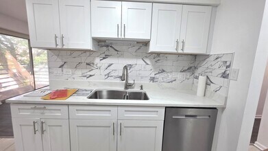 1001 Buccaneer Dr in Schaumburg, IL - Building Photo - Building Photo