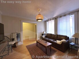 8 Craigie Cir in Cambridge, MA - Building Photo