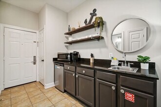 10343 E County Hwy 30A in Seacrest, FL - Foto de edificio - Building Photo