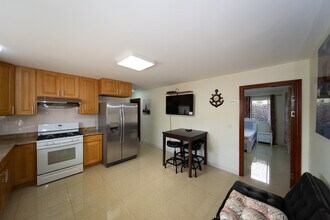 617 7th Ave, Unit 103 in Honolulu, HI - Foto de edificio - Building Photo
