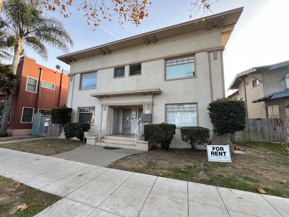 1520 E 1st St in Long Beach, CA - Building Photo