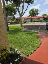 143 Lake Barbara Dr in West Palm Beach, FL - Building Photo - Building Photo