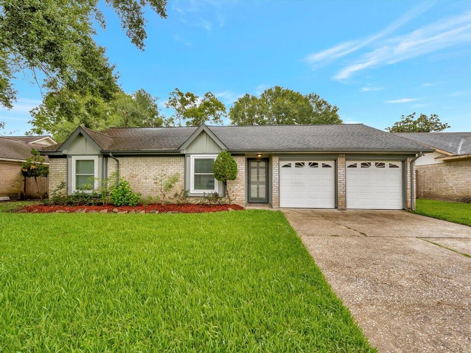 1616 Live Oak Hollow St in Pearland, TX - Building Photo