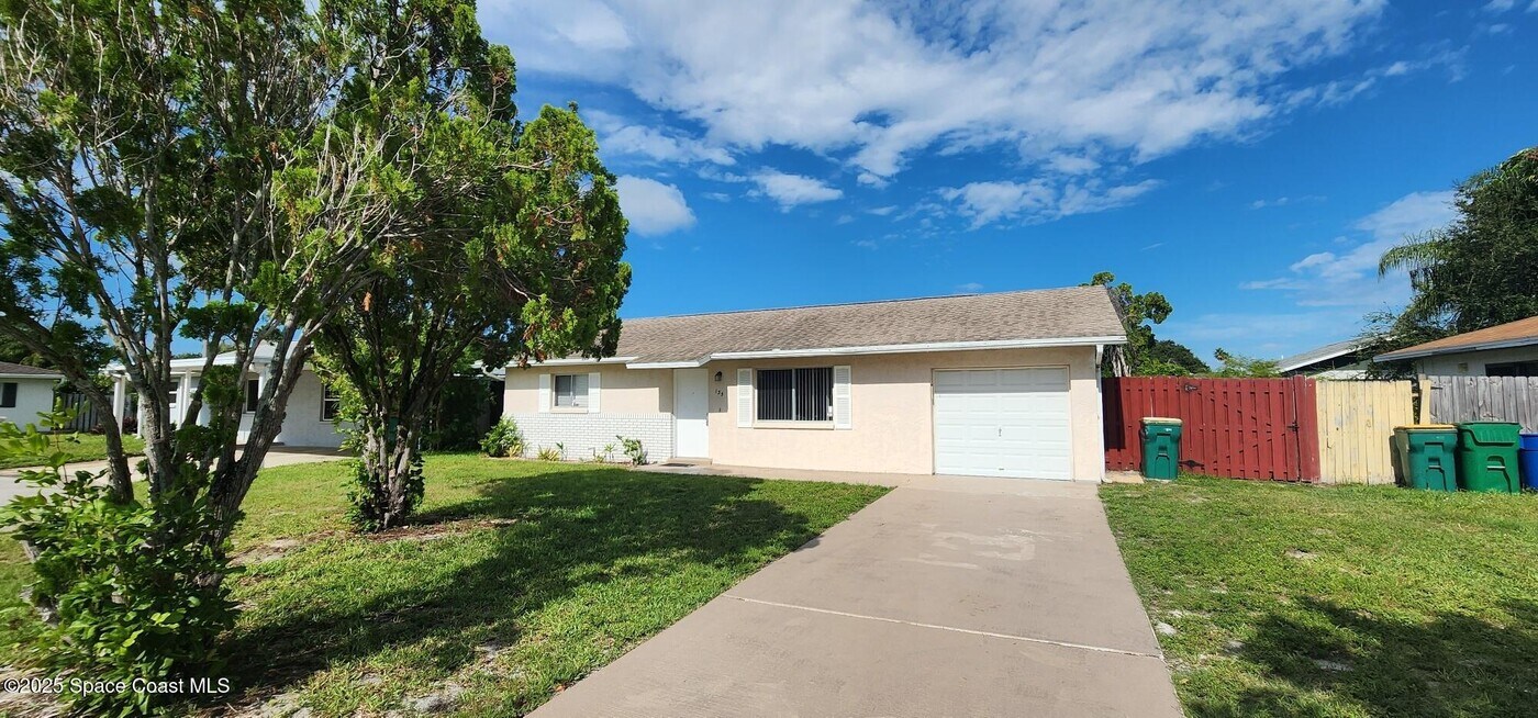135 S Suzanne Ct in Merritt Island, FL - Building Photo