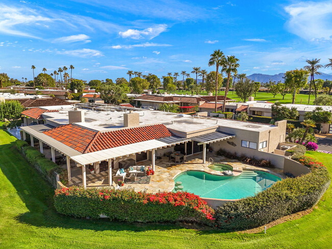 27 Stanford Dr in Rancho Mirage, CA - Foto de edificio - Building Photo