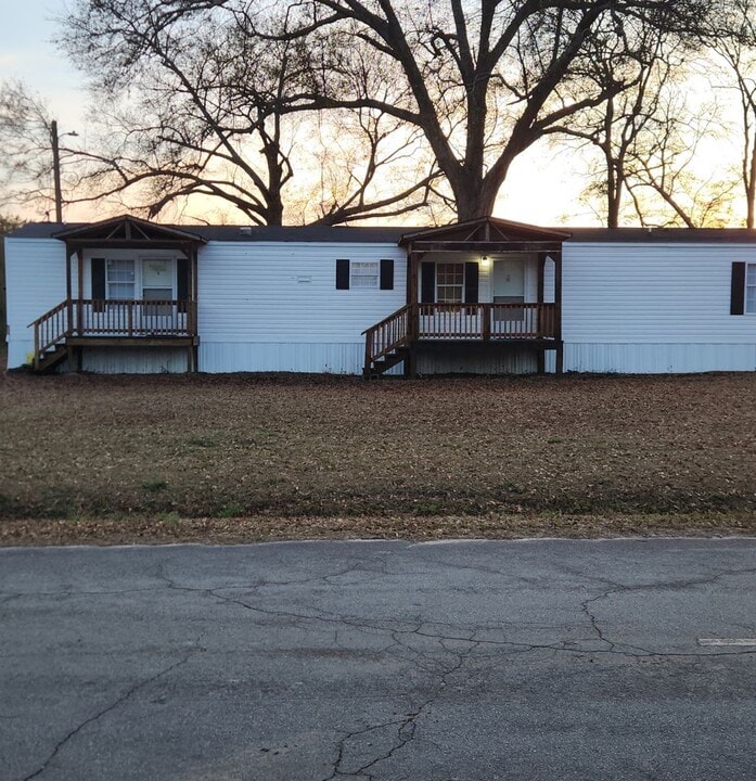 138 Morningside Dr in Gordon, GA - Building Photo