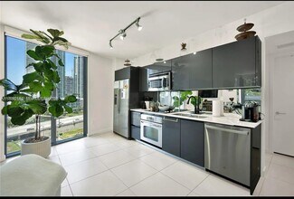 31 SE 6th St, Unit 1201 in Miami, FL - Foto de edificio - Building Photo