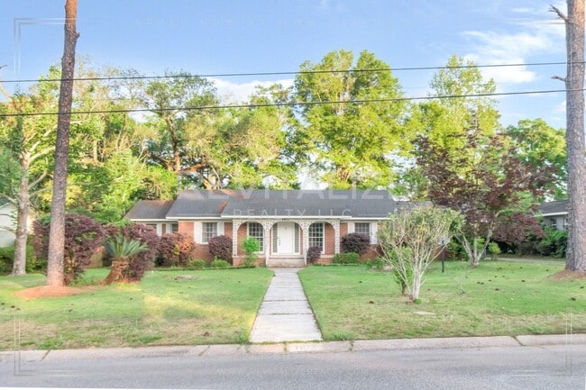 1017 Hillcrest Ln in Mobile, AL - Building Photo - Building Photo