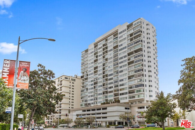 10501 Wilshire Blvd in Los Angeles, CA - Building Photo - Building Photo