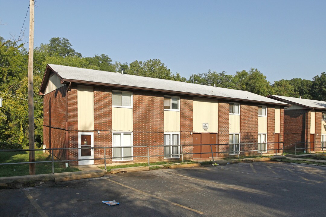 Belle Manor Apartments in Alton, IL - Building Photo