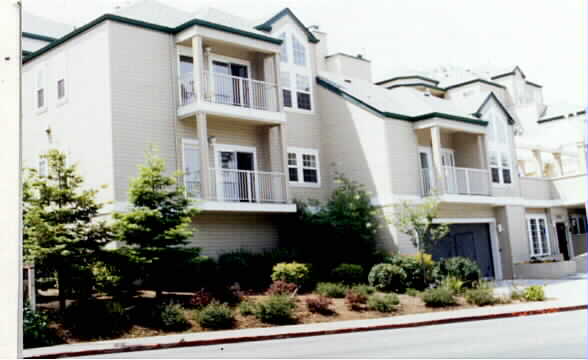 Belmont Gardens in Belmont, CA - Foto de edificio