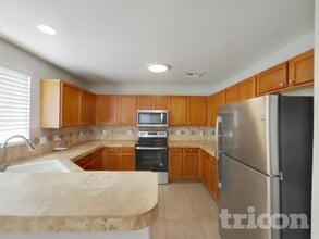 11229 W Devonshire Ave in Phoenix, AZ - Foto de edificio - Building Photo