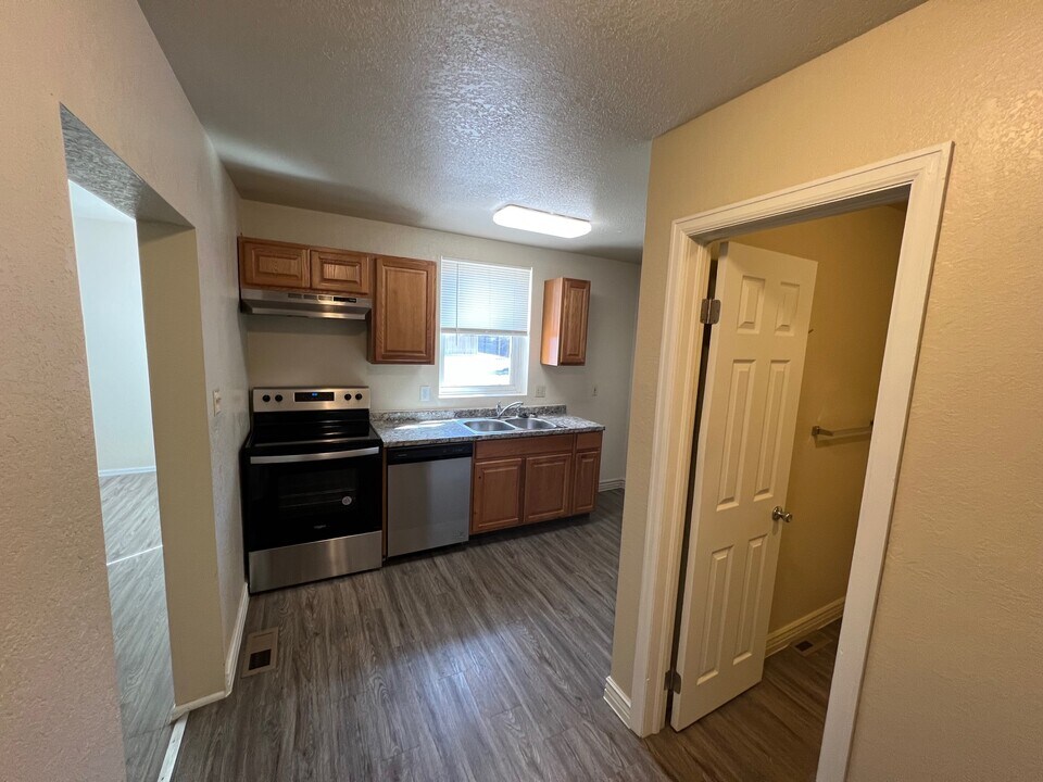215 E Evans Ave, Unit Apartment A in Pueblo, CO - Foto de edificio