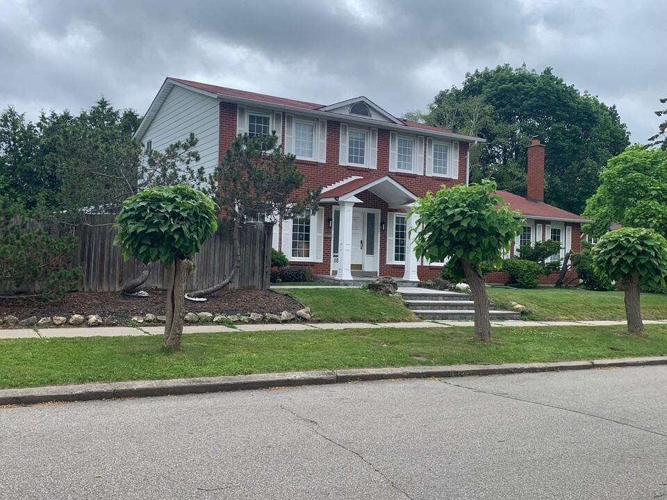18 Dolan Gate in Toronto, ON - Building Photo