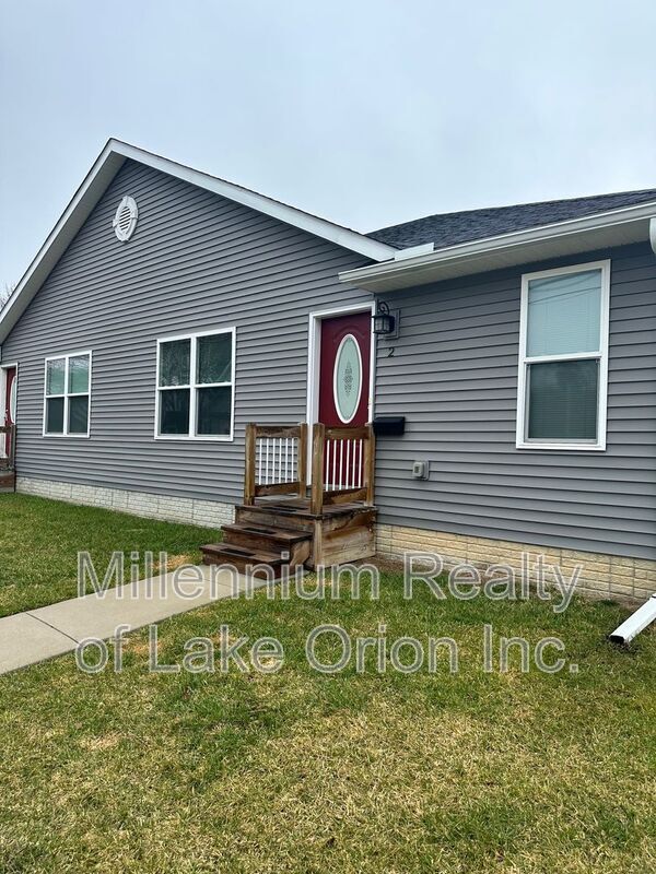 2 Pleasant St in Oxford, MI - Building Photo - Building Photo