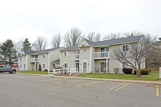 Gateway Apartments in Lapeer, MI - Building Photo - Building Photo