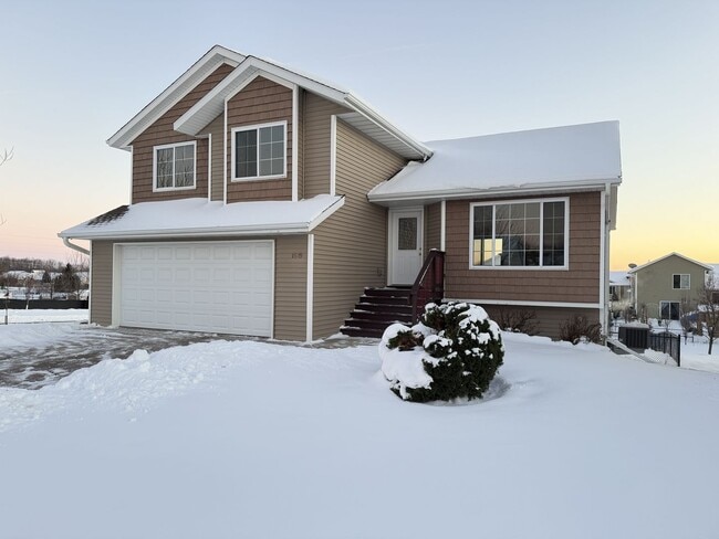 1589 Ashlynd Ct in Iowa City, IA - Building Photo - Building Photo