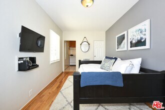 16 Clubhouse Ave-Unit -16 in Los Angeles, CA - Building Photo - Building Photo