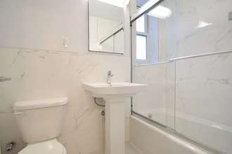 1540 Pelham Pkwy S in Bronx, NY - Building Photo - Building Photo