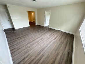 10601 NW 45th St in Coral Springs, FL - Building Photo - Building Photo