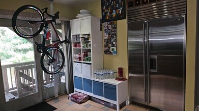 133 Cedar St, Unit 2 in Boston, MA - Building Photo - Building Photo