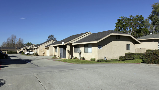 8178 Cottonwood Ave in Fontana, CA - Building Photo - Building Photo