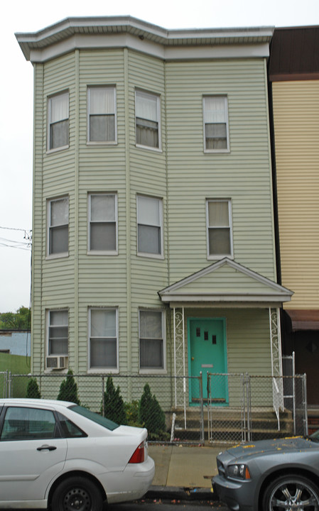 84 Lawrence St in Yonkers, NY - Building Photo