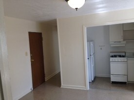 Apartments For Rent In 06010 Bristol Ct Under 700 Liberty Building 1 Bedroom Unit Apartments