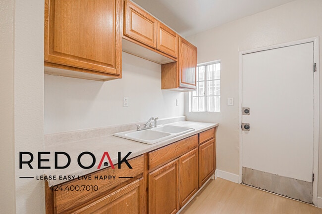 638 E 82nd St in Los Angeles, CA - Building Photo - Building Photo