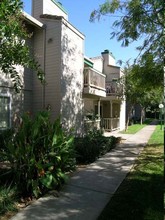 Emerald Vista in Elk Grove, CA - Foto de edificio - Building Photo