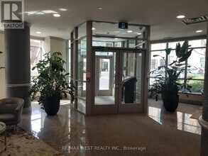 28 Olive Ave in Toronto, ON - Building Photo - Building Photo