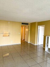 20400 W Country Club Dr in Aventura, FL - Building Photo - Building Photo