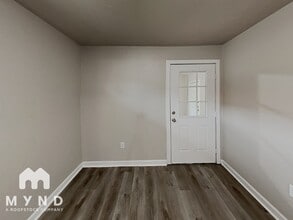 235 E Lambert St in San Antonio, TX - Building Photo - Building Photo