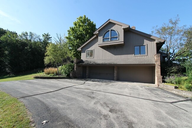 2873 Berndt Rd in Burlington, WI - Building Photo - Building Photo