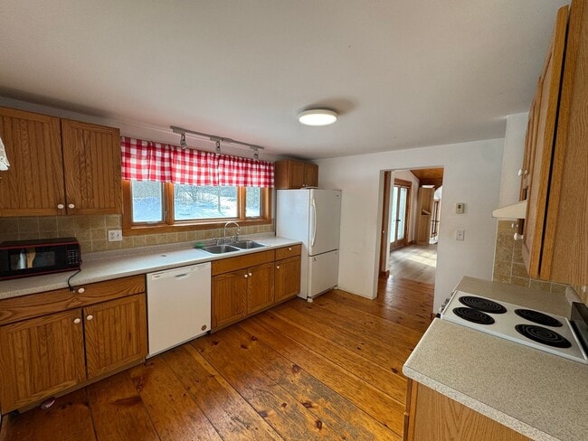 property at 2272 Gird Lot Rd