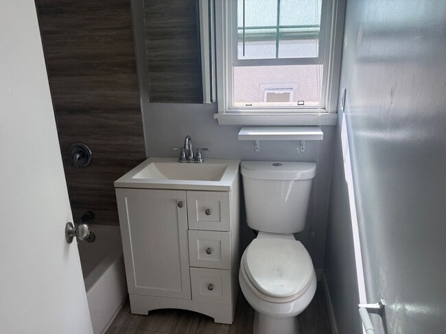 417 E Walnut Ave in Monrovia, CA - Building Photo - Building Photo