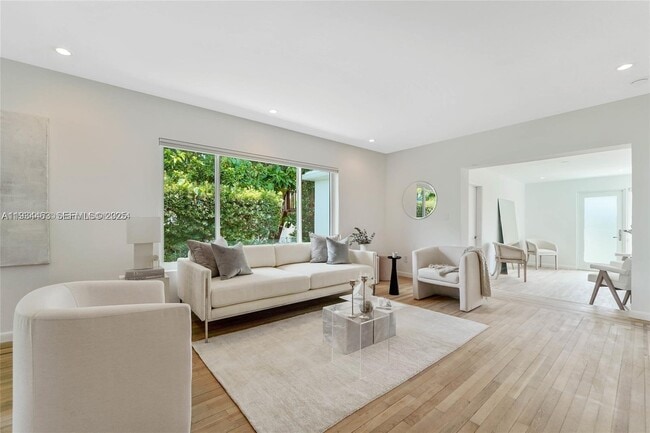 8918 Garland Ave in Surfside, FL - Foto de edificio - Building Photo