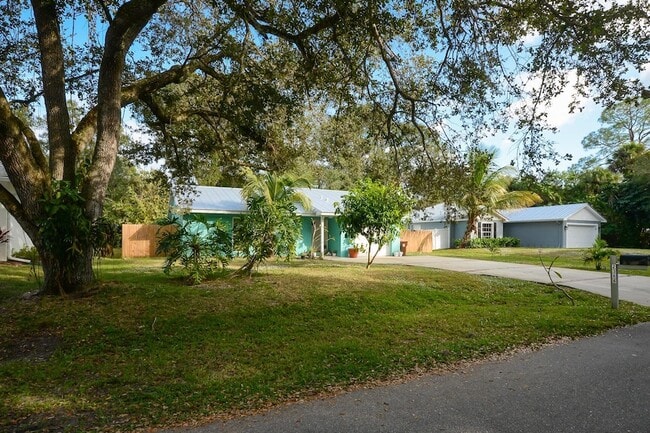 2386 28th Ave SW in Vero Beach, FL - Building Photo - Building Photo