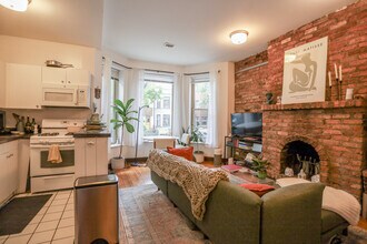 654 W Roscoe St in Chicago, IL - Building Photo - Building Photo