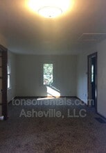 1032 Mountain View St in Hendersonville, NC - Building Photo - Building Photo