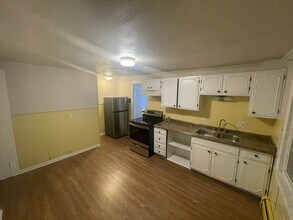 388 E Merrimack St in Lowell, MA - Building Photo - Building Photo
