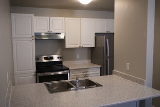 Skyline Apartments in White Rock, BC - Building Photo - Building Photo
