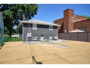1284 Snelling Ave N in St. Paul, MN - Building Photo - Building Photo