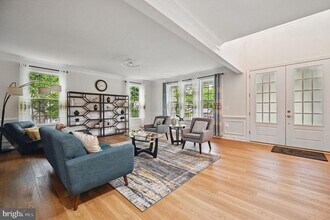 7621 Leonard Dr in Falls Church, VA - Building Photo - Building Photo