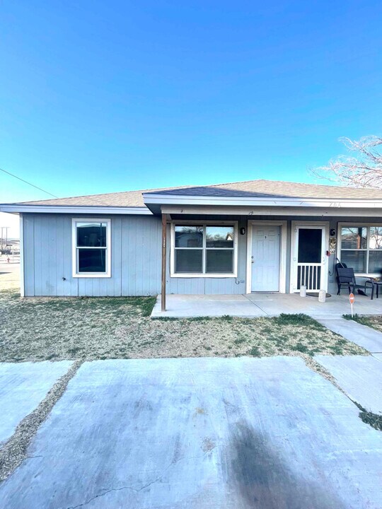 706 37th St in Lubbock, TX - Building Photo