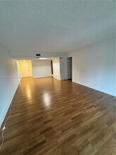 16251 Golf Club Rd in Weston, FL - Building Photo - Building Photo