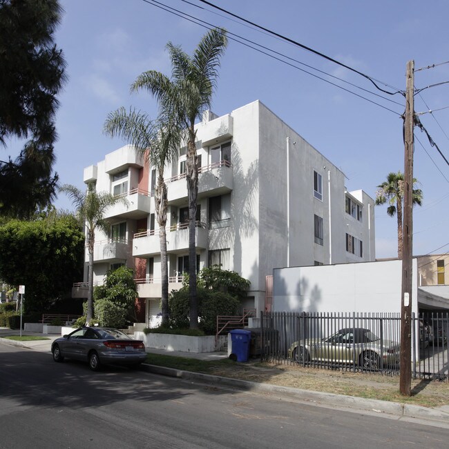 4741 Radford Ave in Valley Village, CA - Foto de edificio - Building Photo