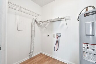 5628 Wooded Lake Dr in Louisville, KY - Building Photo - Building Photo