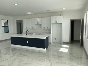 3000 Nelson Rd N in Cape Coral, FL - Building Photo - Building Photo