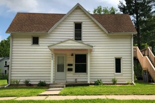 662 Lamberton St NE, Unit 1 in Grand Rapids, MI - Building Photo